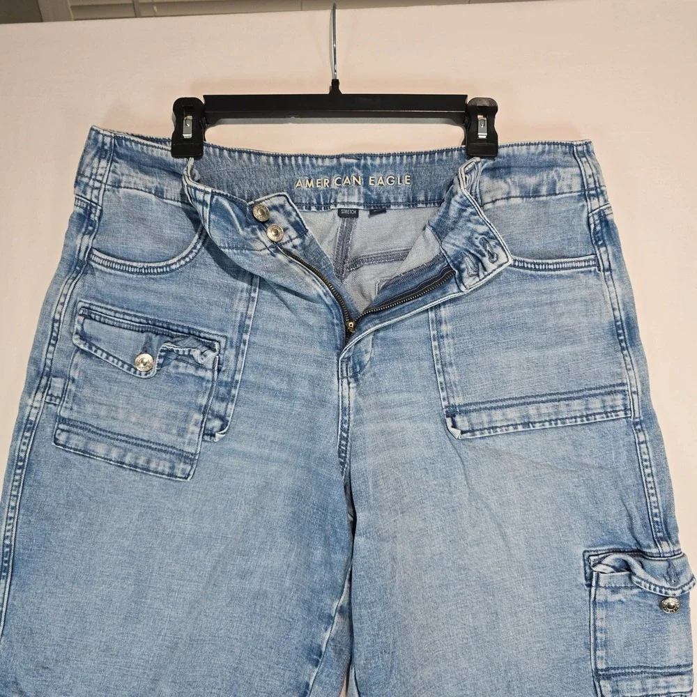 American Eagle Womens 16 Cargo Denim Shorts Light Wash Stretch Real Good Utility